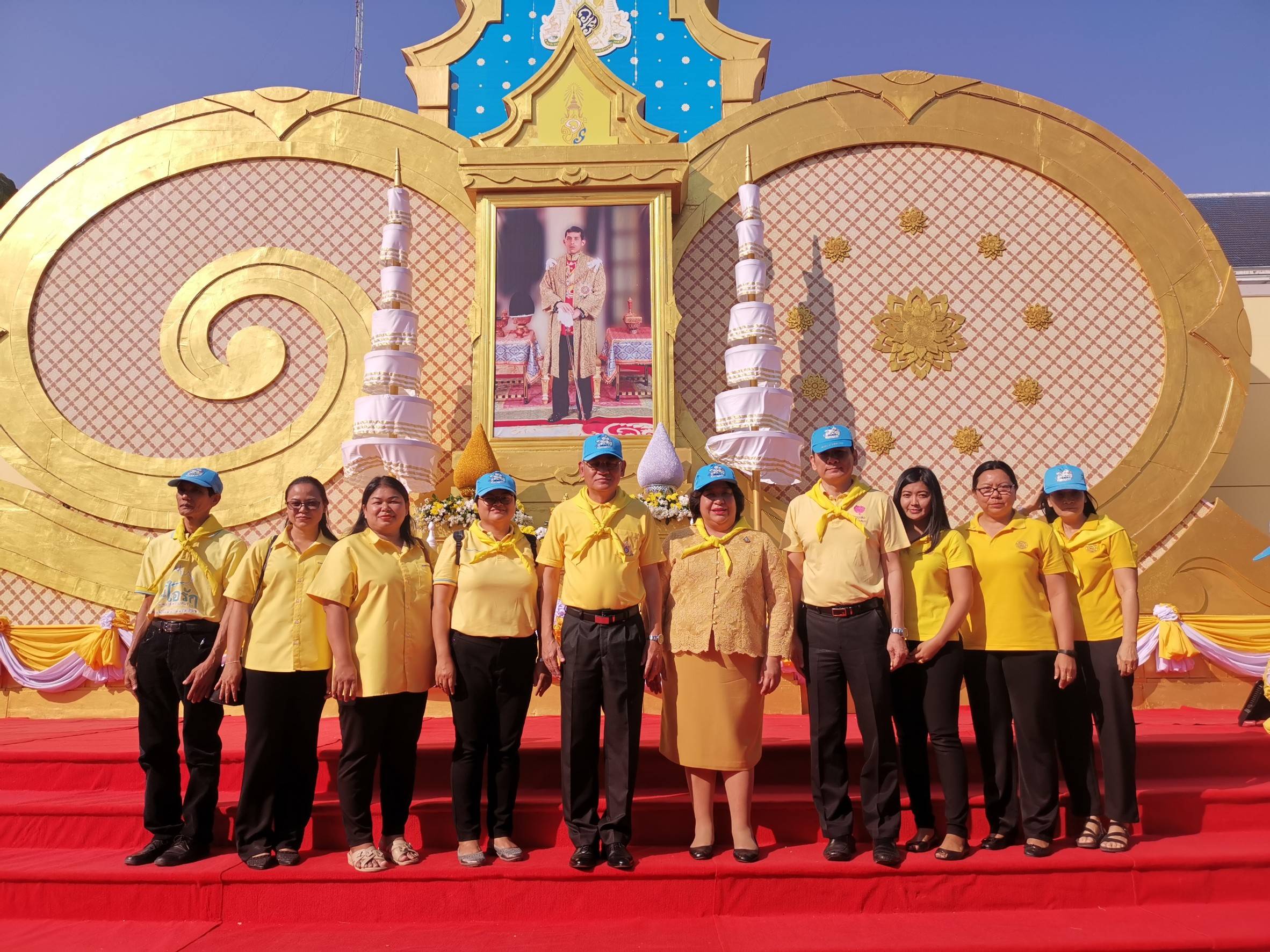 ﻿สำนักงานบังคับคดีกลุ่มจังหวัดที่ 7 (Sandbox) ร่วมพิธีถวายพระพรชัยมงคล พระบาทสมเด็จพระเจ้าอยู่หัว และรับชมการถ่ายทอดสดพระราชพิธีเสด็จพระราชดำเนินเลียบพระนคร โดยขบวนพยุหยาตราทางชลมารค เนื่องในพระราชพิธี